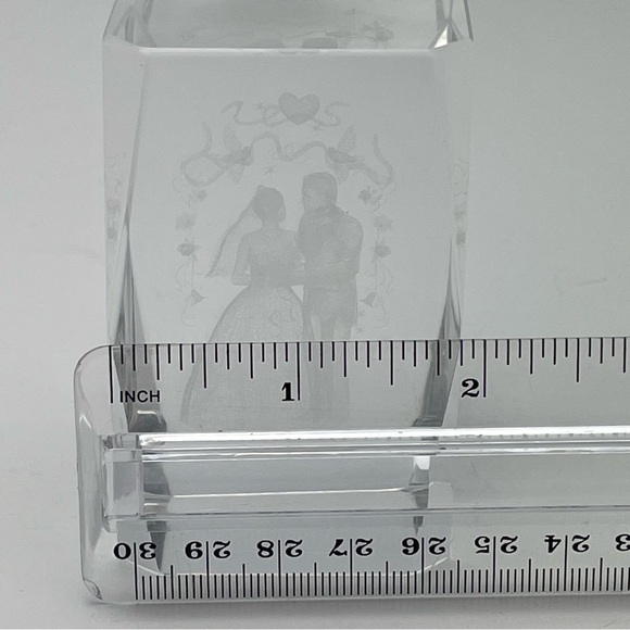 3D Laser Crystal Art Glass Hologram of a Bride and Groom - Picture 10 of 14